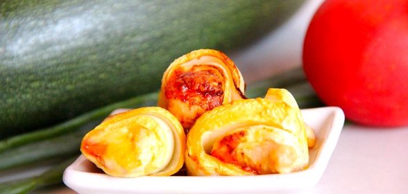 Кабачковые рулетики с курицей