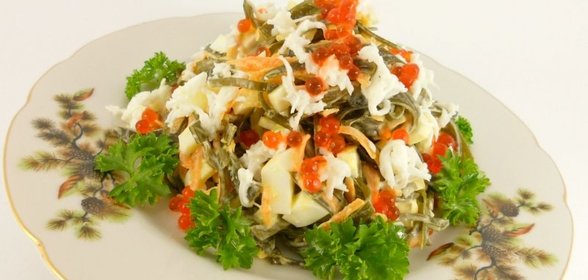 Салат из маринованной морской капусты
