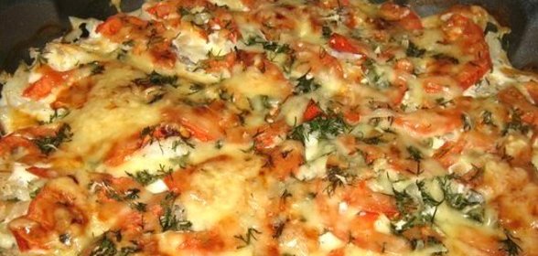 Рыба, запеченная с помидорами и сыром