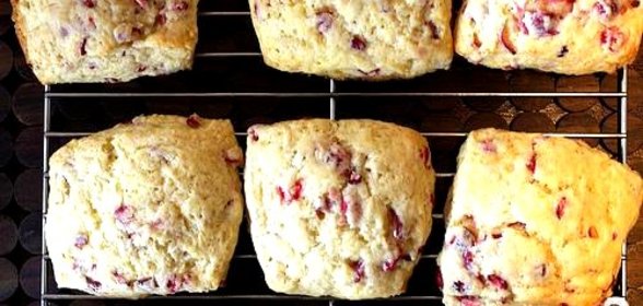 Булочки с клюквой и лимоном