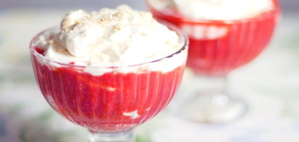 Йогуртовый мусс с клубникой