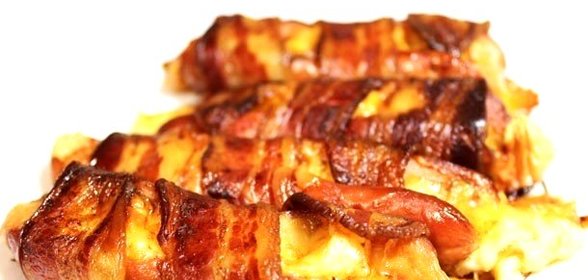 Сардельки фаршированные в беконе