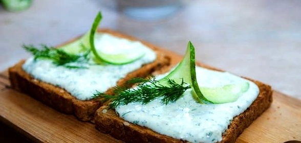 Творожный крем с зеленью