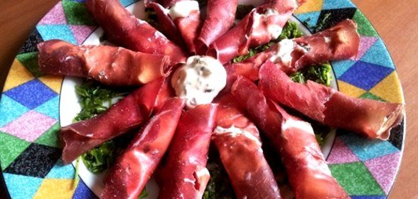 Рулетики из брезаолы с филадельфией и травами