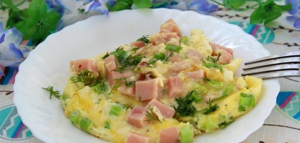 Омлет с ветчиной и зеленым луком