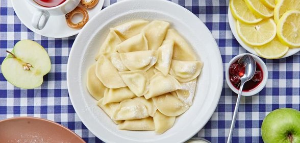 Вареники с творогом и изюмом