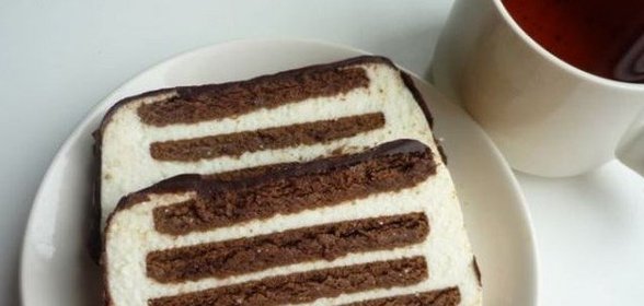 Творожный торт с печеньем без выпечки