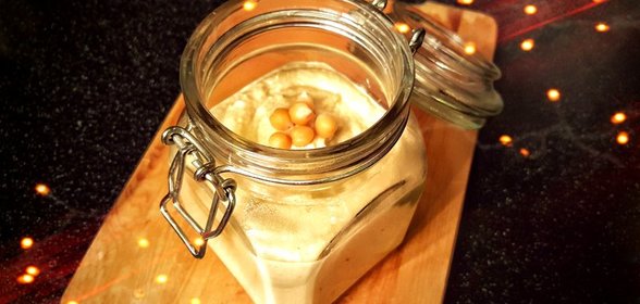 Хумус с зирой и кунжутными семечками