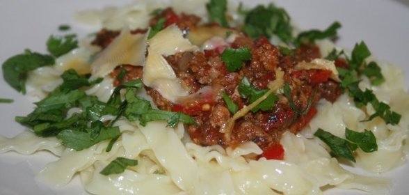 Макароны с мясным соусом