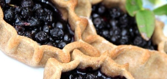 Пирожки с черникой из пресного теста