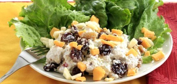 Салат из индейки с грушей и курагой