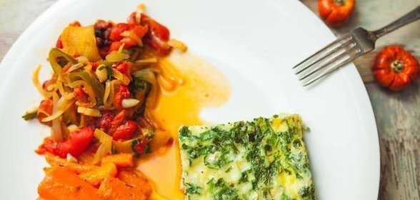 Арабский закусочный омлет с сыром и зеленью