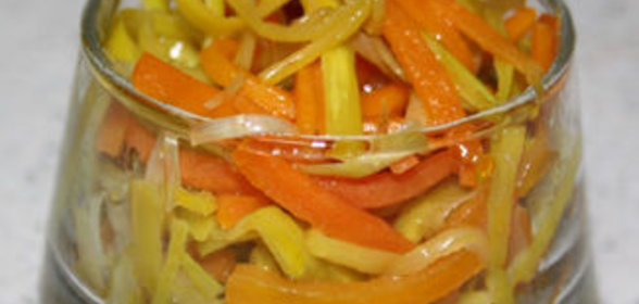 Горячая закуска из моркови и лука-порея