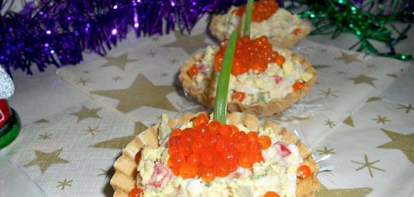 Тарталетки с семгой и красной икрой