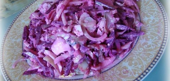 Салат нежный из селедки и свеклы с йогуртом