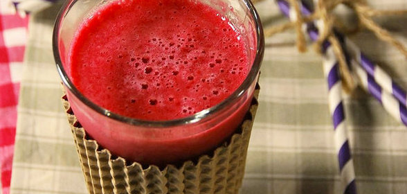 Смузи с малиной и розовым грейпфрутом