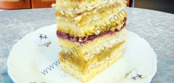 Пляцок вишневый с безе и шоколадом