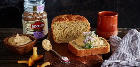 Несладкий кофейный кекс с паштетом из лисичек