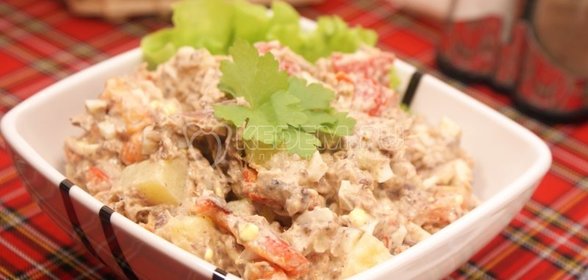 Салат с тунцом