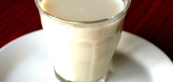 Молоко с медом и пряностями