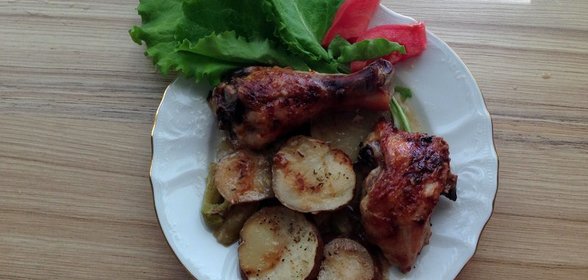 Курица с кабачками и картофелем в духовке