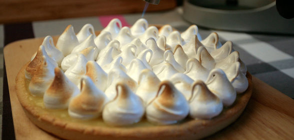 Тарт с лимонной начинкой и белковым кремом