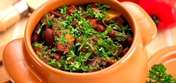 Горшочки с мясом, фасолью и грибами