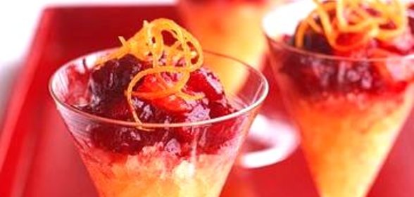 Клюквенно-ванильный коктейль с апельсиновым льдом