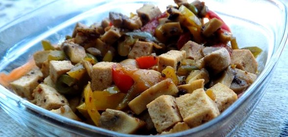 Копченый тофу с овощами