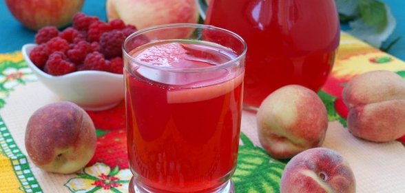 Компот из персиков, яблок и малины с мелиссой