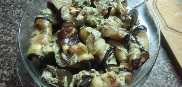 Канапе из баклажан с ореховым соусом