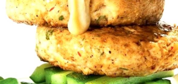 Куриные бургеры с огурцами