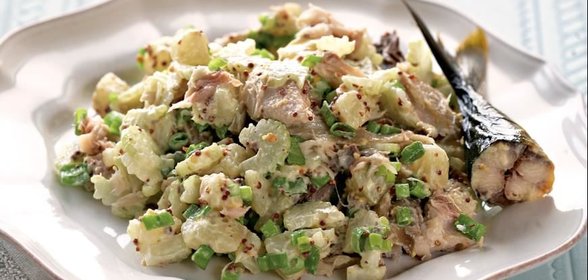 Салат из скумбрии с горчичной заправкой