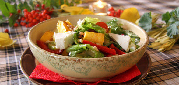 Салат с печеными овощами и брынзой