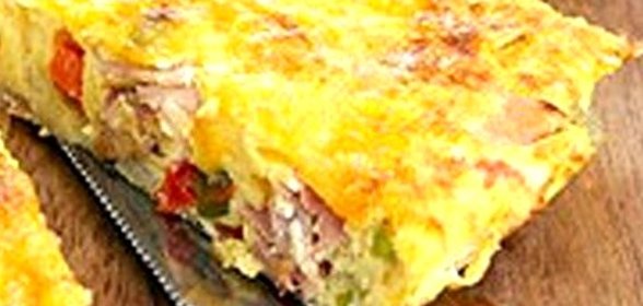 Багровый омлет с тремя видами колбас и шпинатом