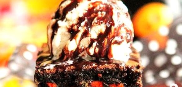 Пирожные с шоколадными печеньями и M&Ms