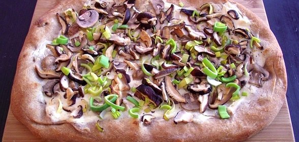 Пицца с лесными грибами