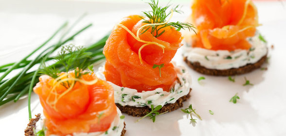 Бутерброды с семгой и сливочным сыром