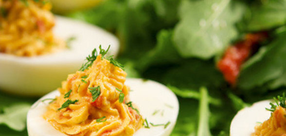 Яйца, фаршированные семгой и сливочным сыром