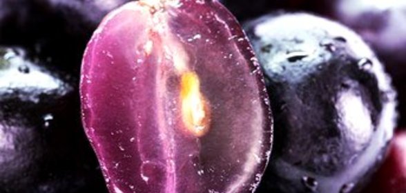 Маринованный виноград с корицей и черным перцем