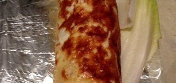 Яичный рулет с курицей, грибами и творогом