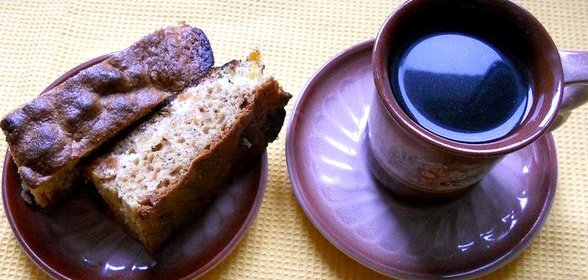 Кекс на киселе с изюмом и курагой