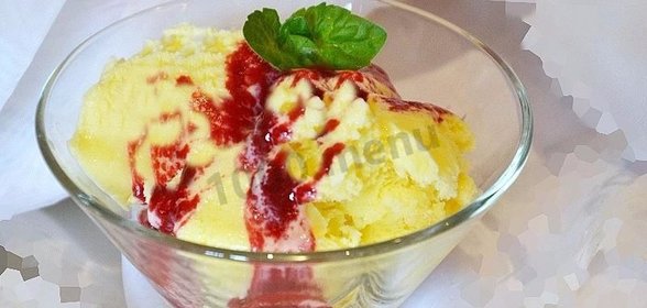 Домашнее мороженое с малиновым соусом