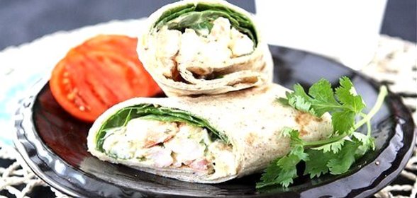 Ролл с креветками, йогуртом, карри и шпинатом