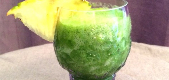 Смузи из ананаса со щавелем