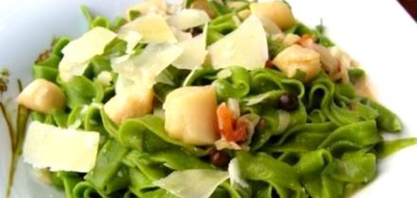 Паста с морскими гребешками и шпинатом