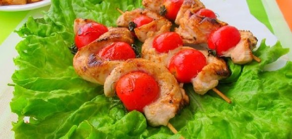 Куриные шашлычки с черри