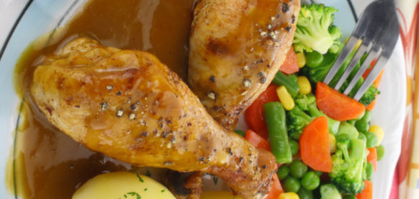 Сытный ужин: куриные ножки с чесноком