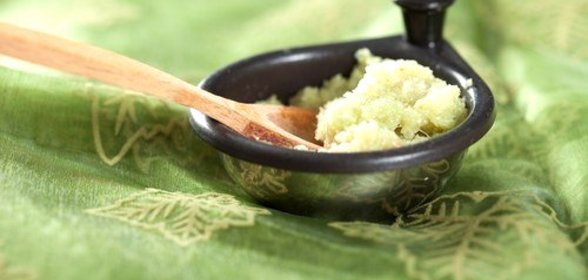 Печеный чеснок с оливковым маслом и тимьяном