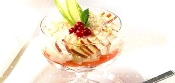 Салат-коктейль из моркови, яблок и груш